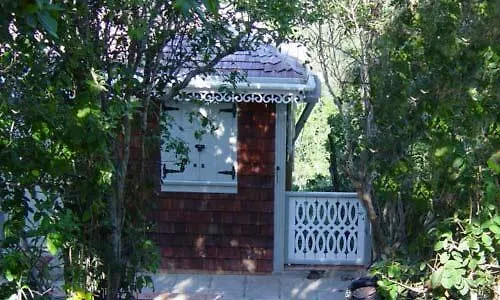 Firefly Cottages Cliftons 0*,